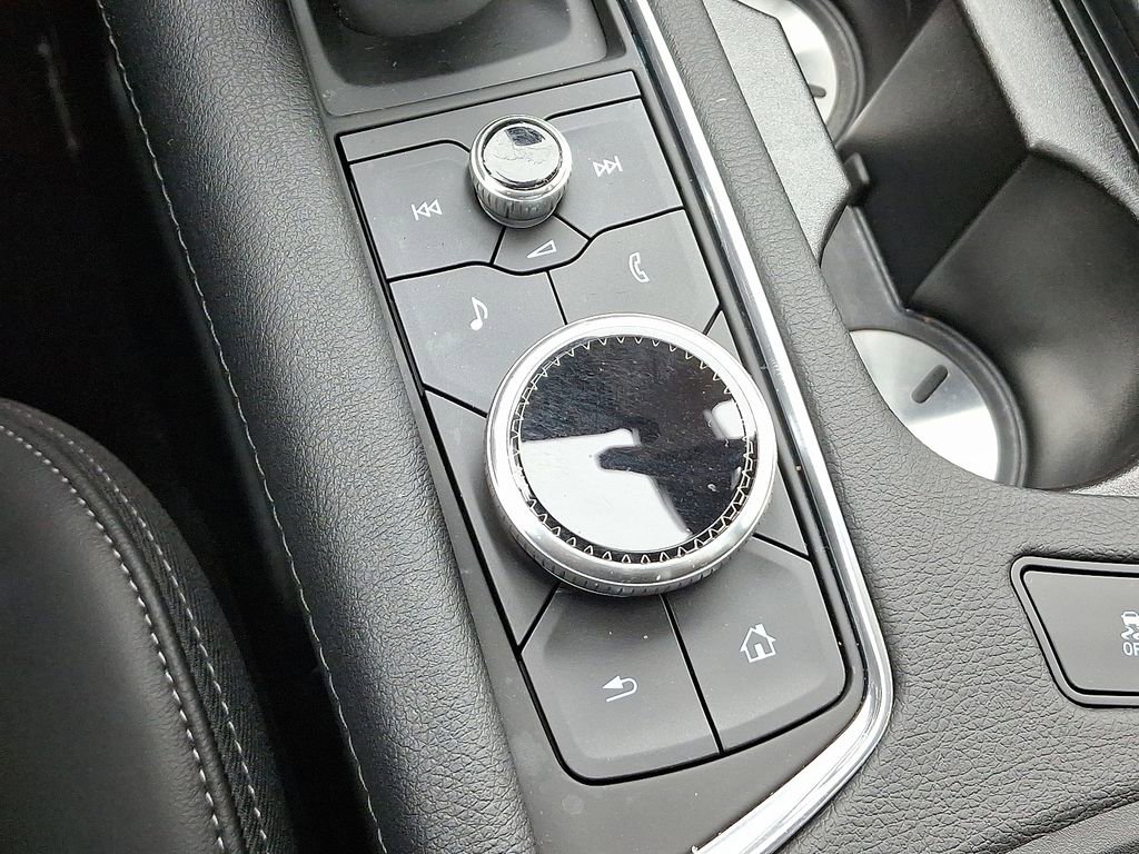 Certified 2025 Cadillac XT6 Luxury image 28