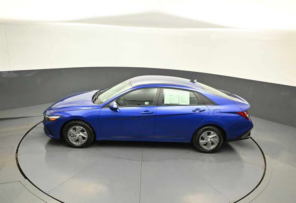 Used 2025 Hyundai Elantra SE FWD image 39