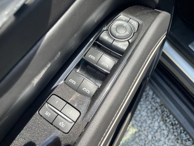 Certified 2024 Cadillac Escalade ESV Premium Luxury AWD/4WD image 29