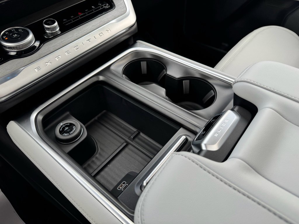 New 2026 Ford Expedition Platinum w/ Driver's Package AWD/4WD image 34