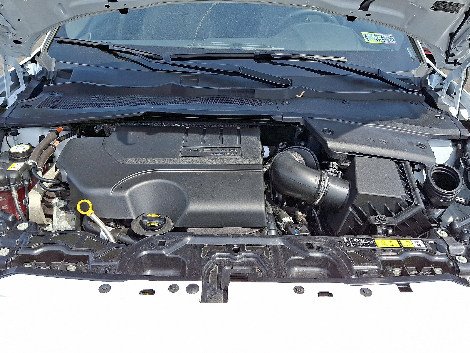 Certified 2024 Jaguar E-PACE R-Dynamic SE image 28