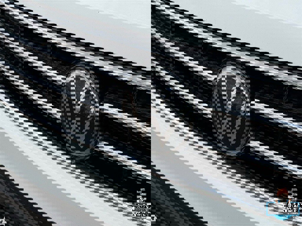 Used 2022 Volkswagen Tiguan SE image 32