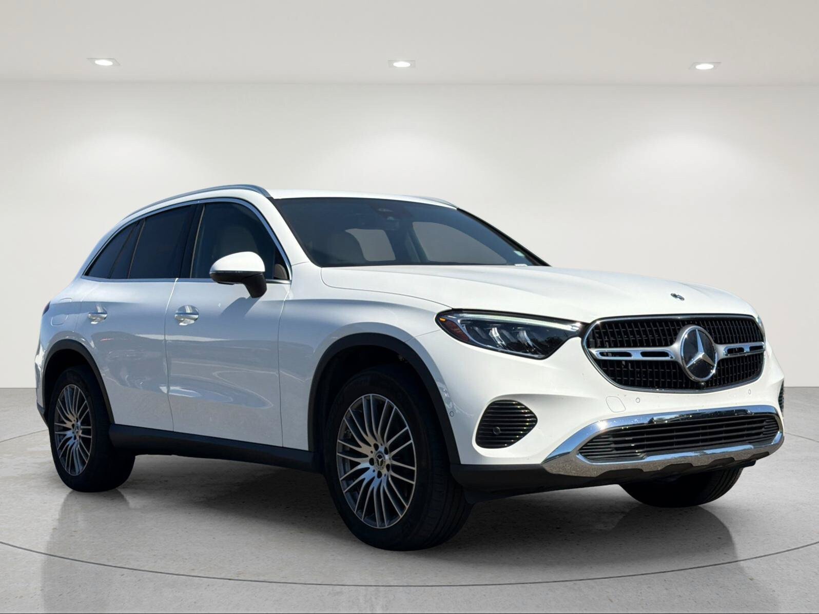 Used 2024 Mercedes-Benz GLC 300 4MATIC image 6