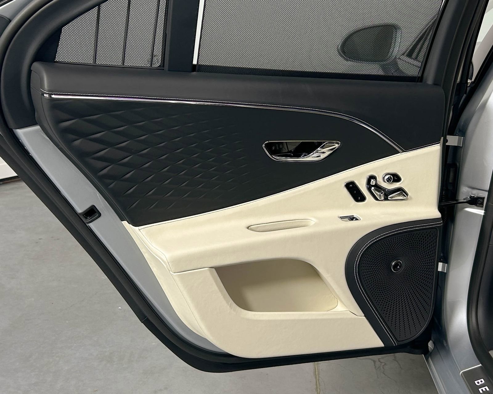 New 2026 Bentley Flying Spur Plug-In Hybrid image 35