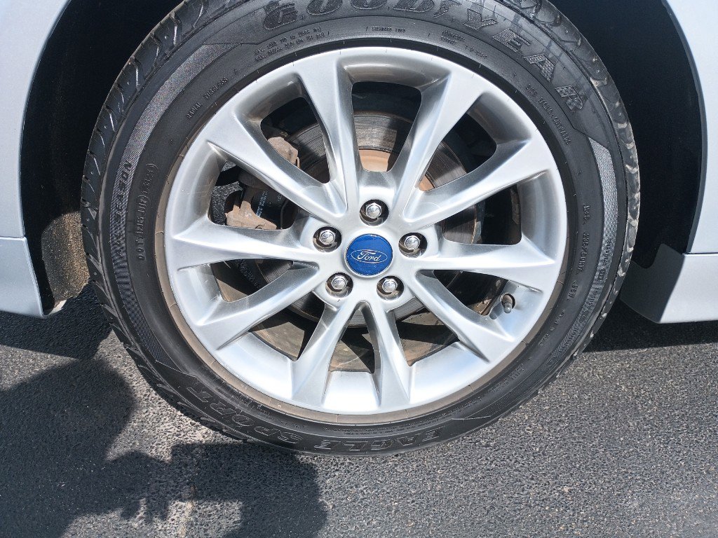 Used 2017 Ford Fusion SE image 29