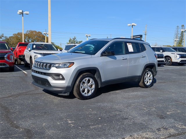 Used 2024 Jeep Compass Latitude image 2