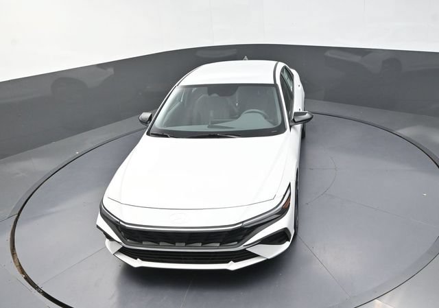 Certified 2025 Hyundai Elantra SEL FWD image 24