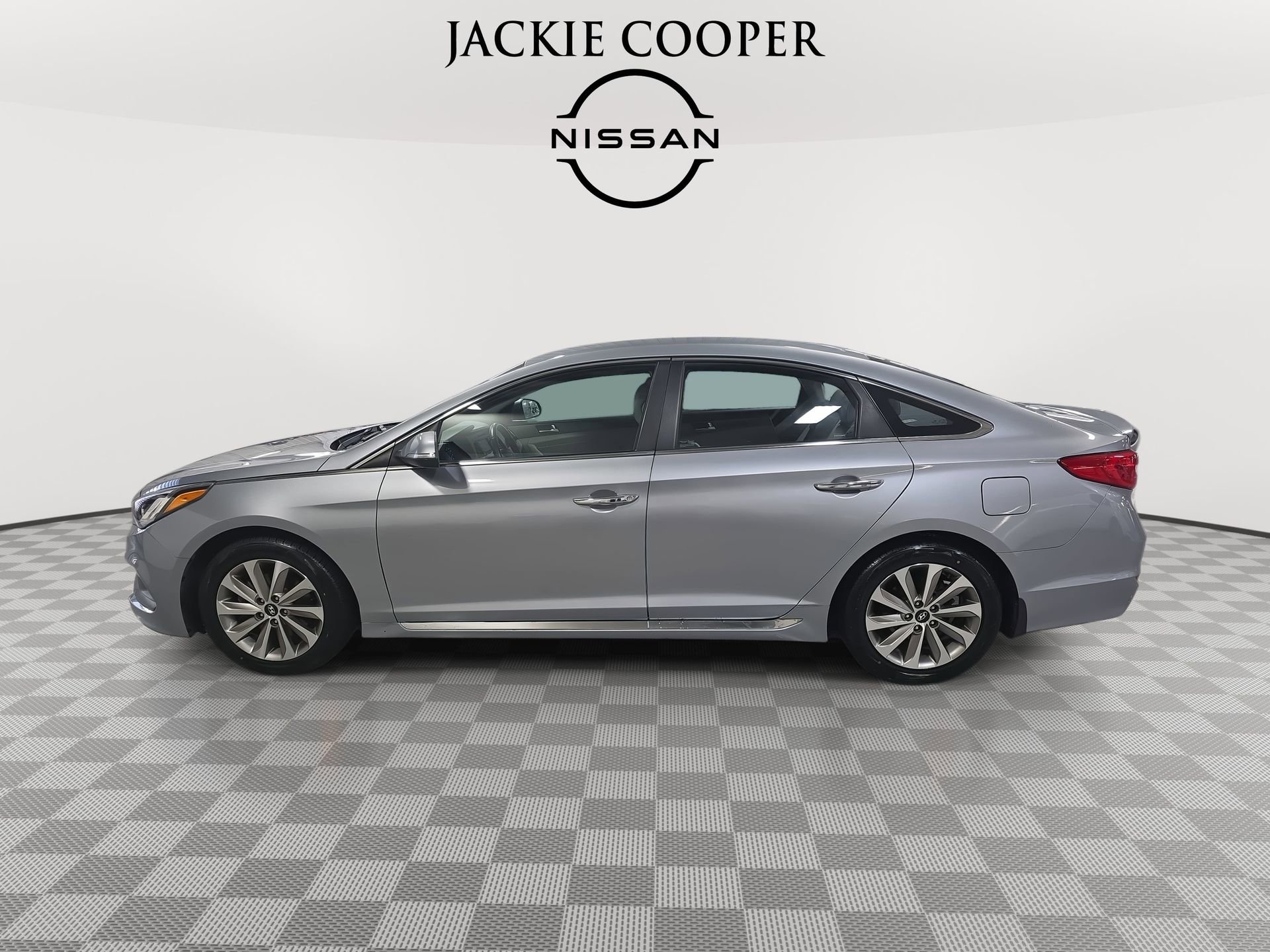 Used 2015 Hyundai Sonata Sport w/ Option Group 03 image 8