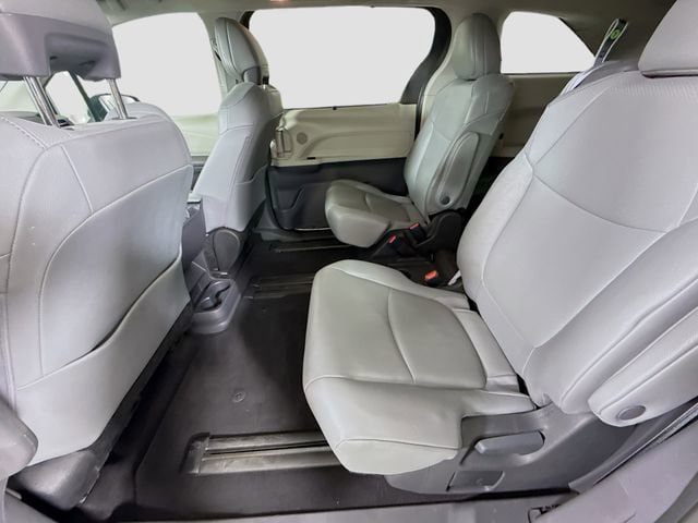Certified 2024 Toyota Sienna XLE FWD image 24
