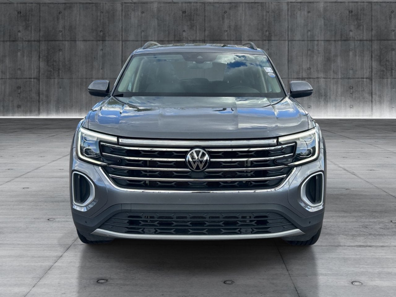 Used 2025 Volkswagen Atlas SE AWD/4WD image 8