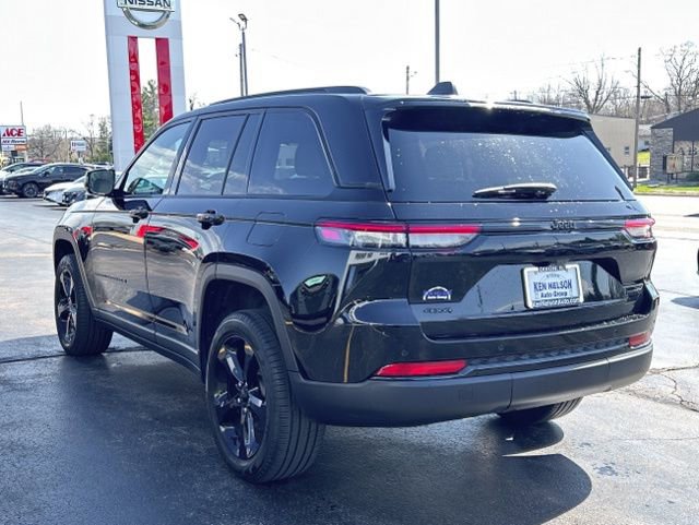 Used 2024 Jeep Grand Cherokee Limited w/ Black Appearance Package image 7