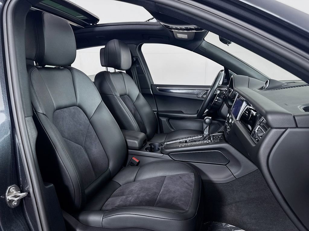 Used 2021 Porsche Macan AWD/4WD image 35