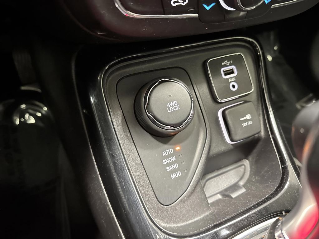 Used 2020 Jeep Compass Limited image 23