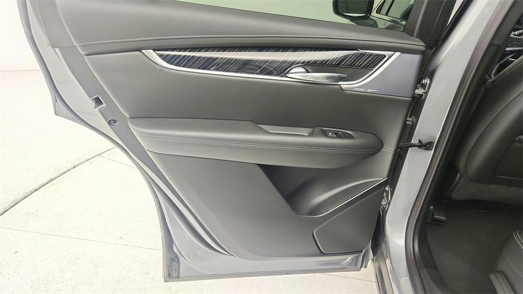 Used 2025 Cadillac XT6 Premium Luxury image 30
