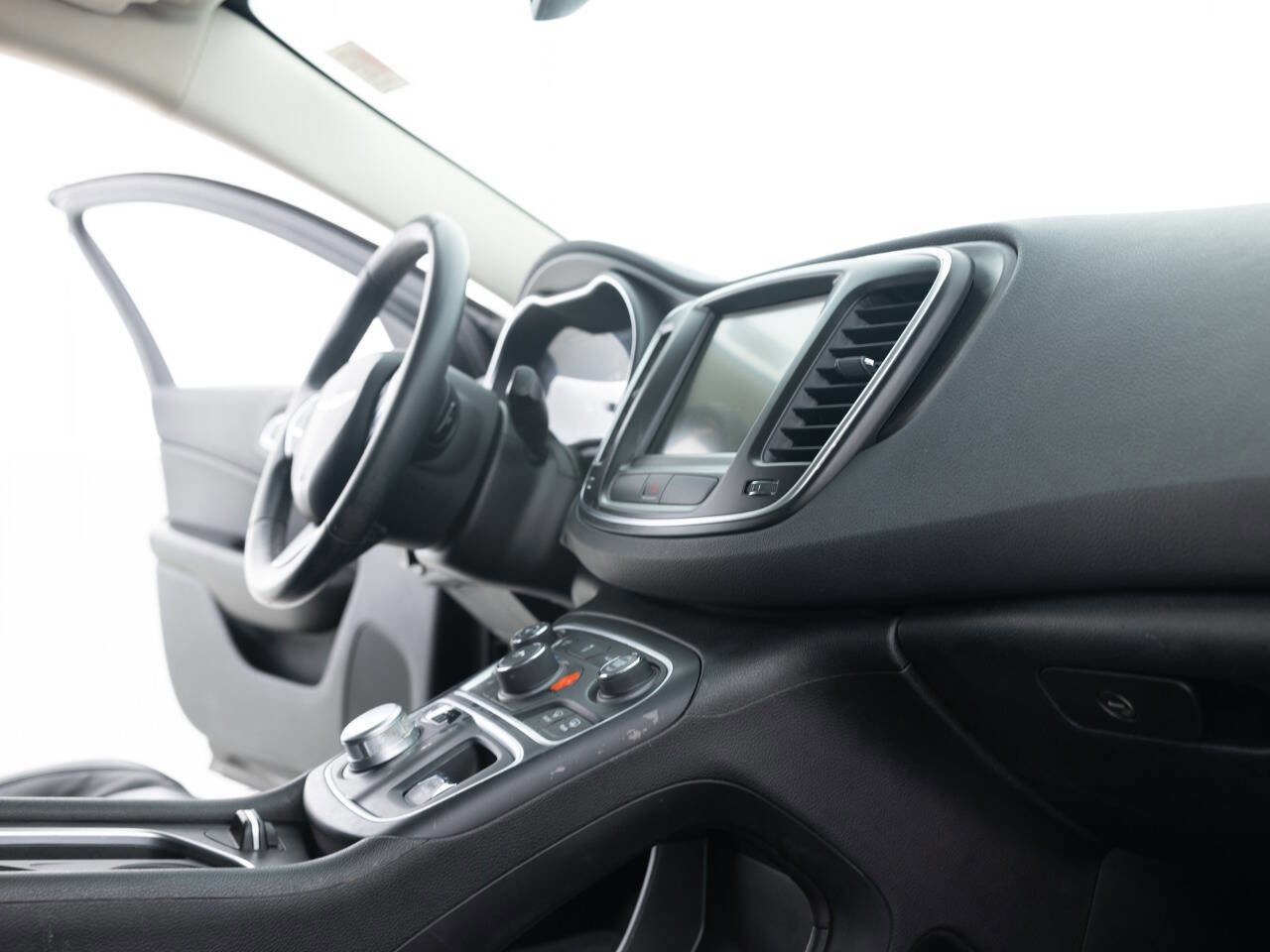 Used 2017 Chrysler 200 Limited Platinum FWD image 27