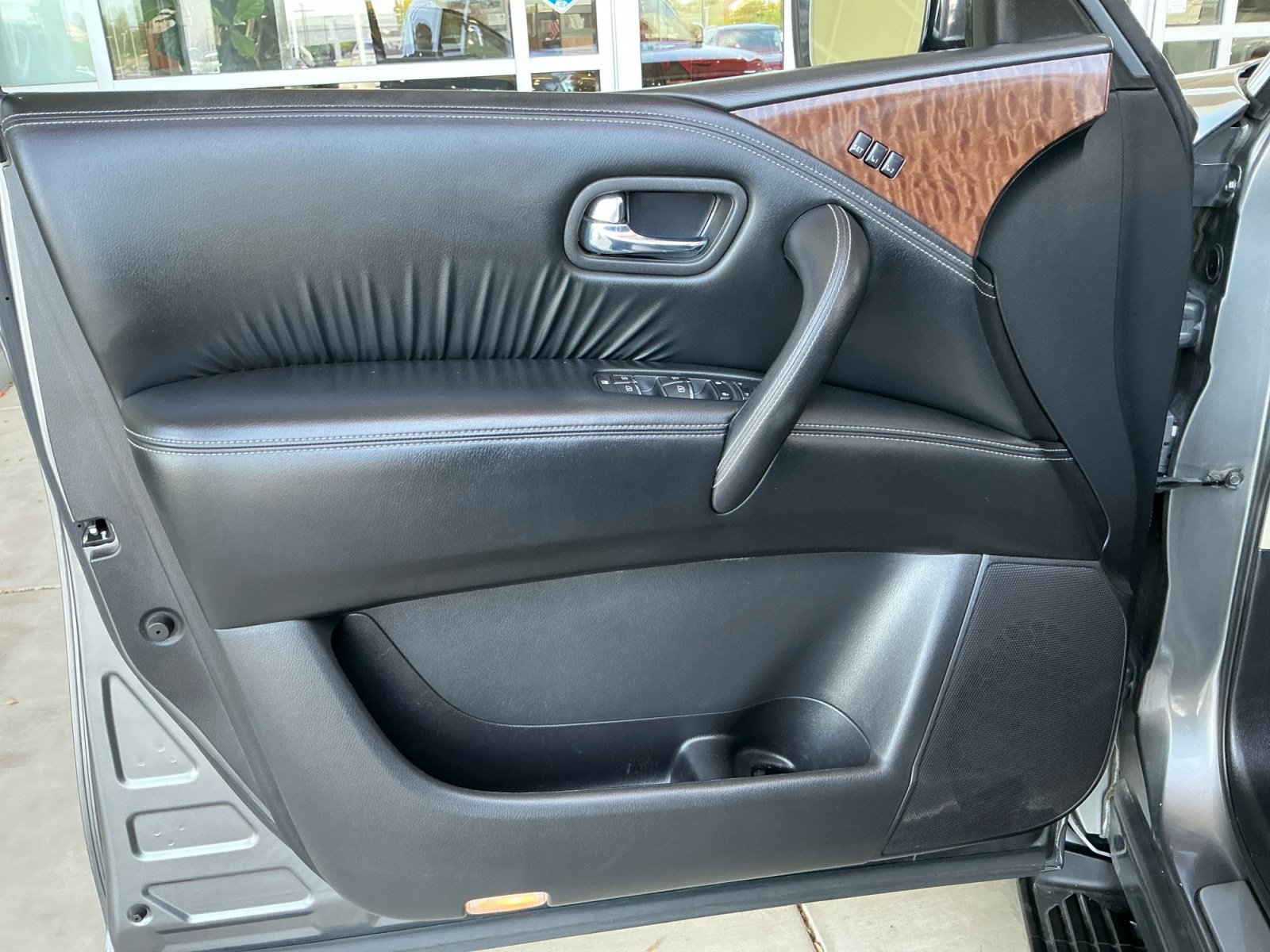 Used 2020 Nissan Armada Platinum w/ Captain's Chairs Package RWD image 13