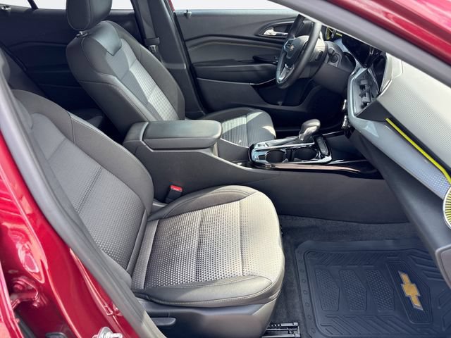 Used 2025 Chevrolet Trax LT w/ Driver Confidence Package FWD image 24