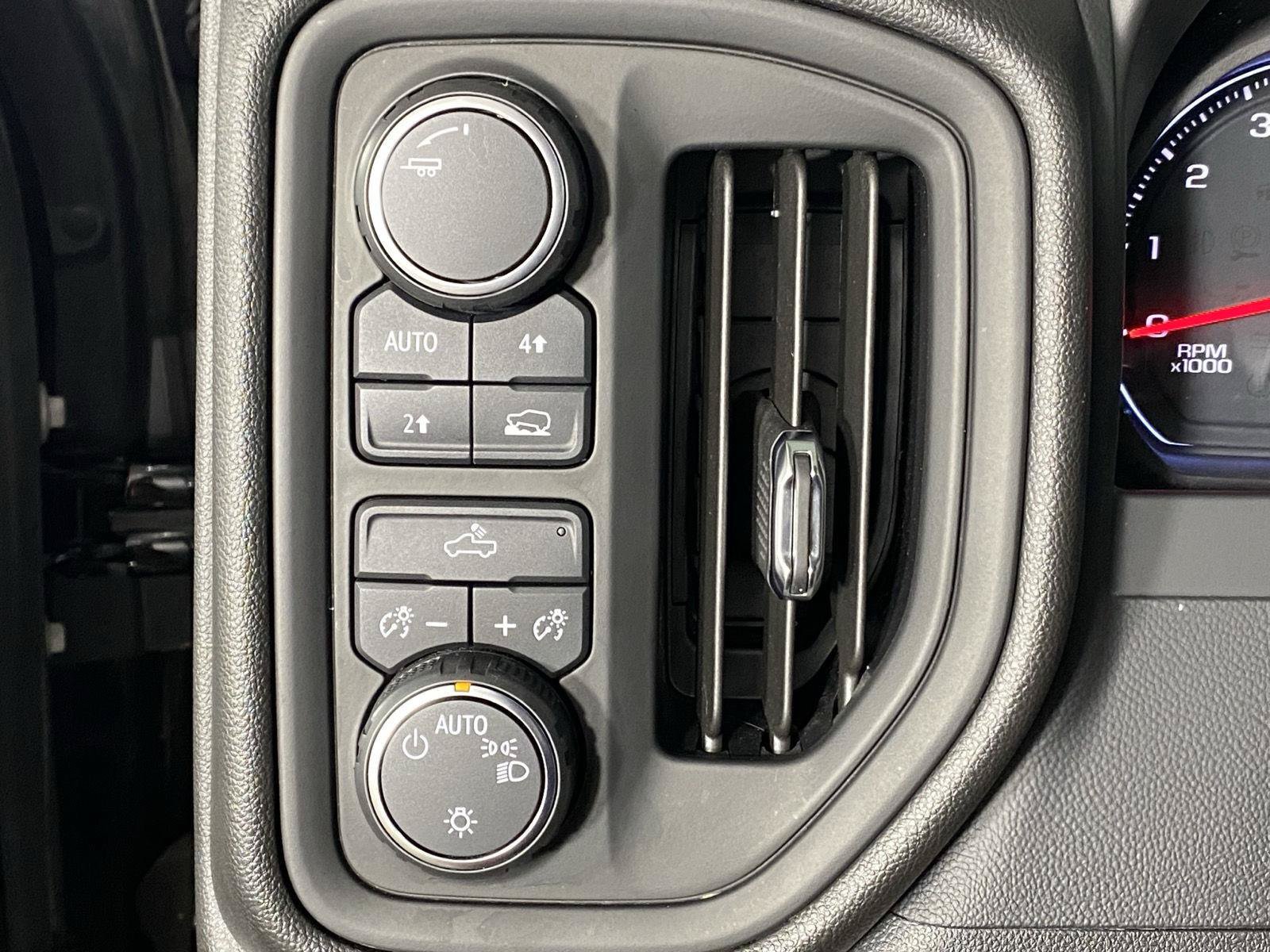 Used 2019 Chevrolet Silverado 1500 Custom w/ Custom Value Package AWD/4WD image 15