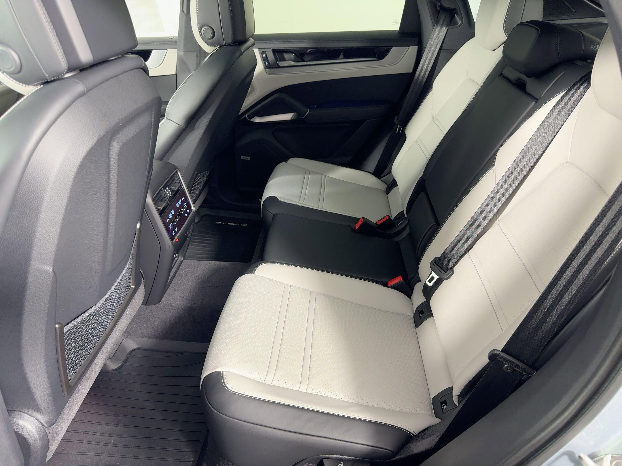 Certified 2026 Porsche Cayenne Coupe image 15