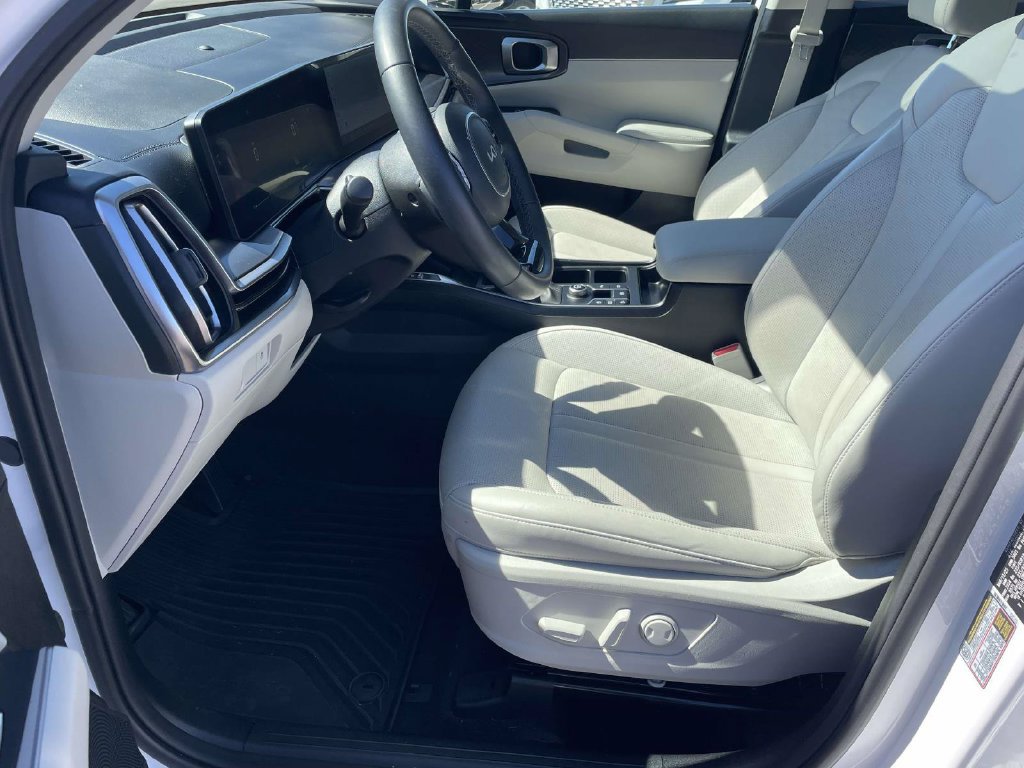Used 2025 Kia Sorento S w/ Panoramic Sunroof Package FWD image 15