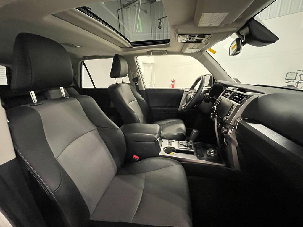 Used 2022 Toyota 4Runner SR5 Premium w/ Moonroof Package AWD/4WD image 25