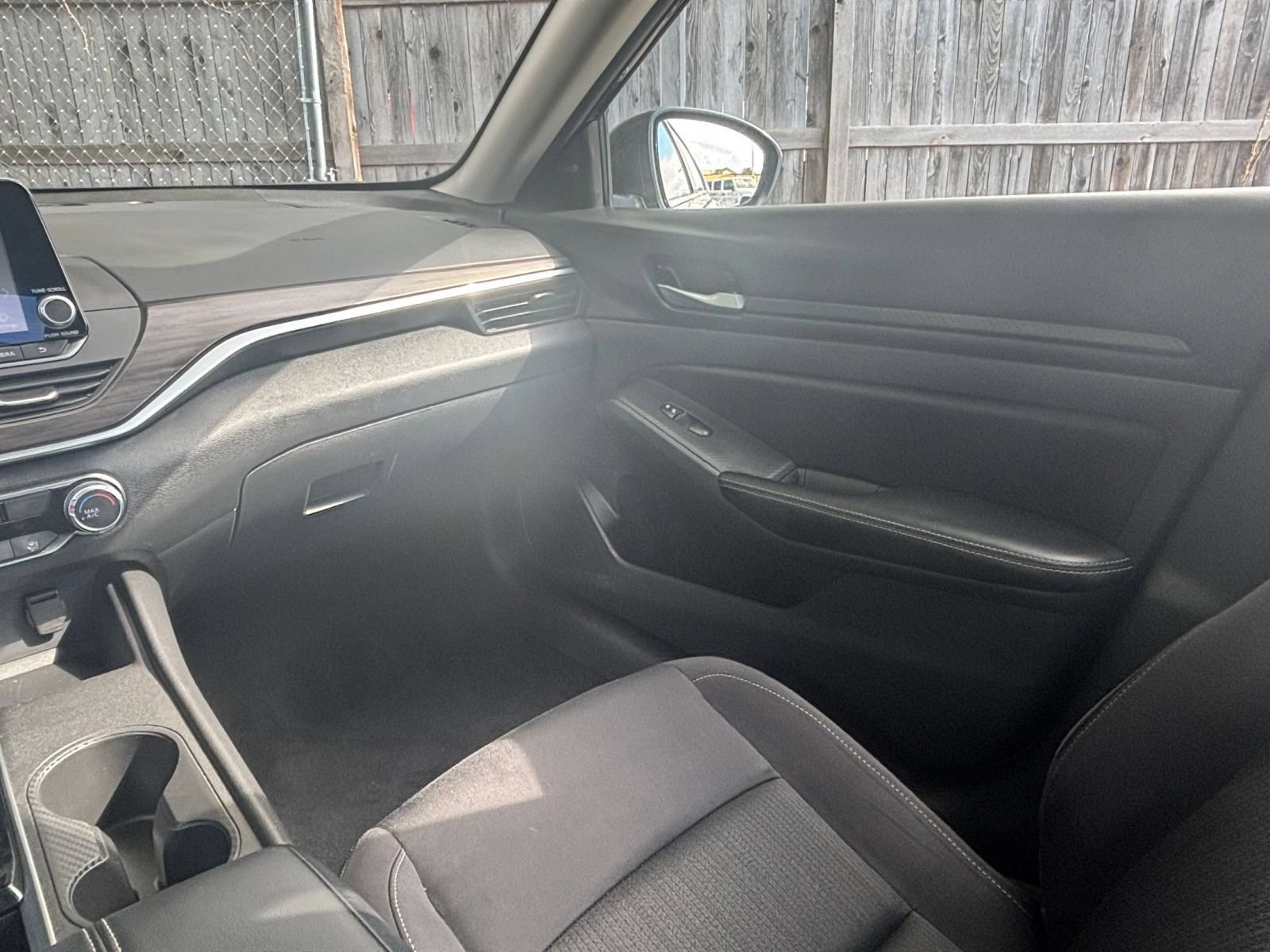 Used 2025 Nissan Altima 2.5 SV FWD image 33