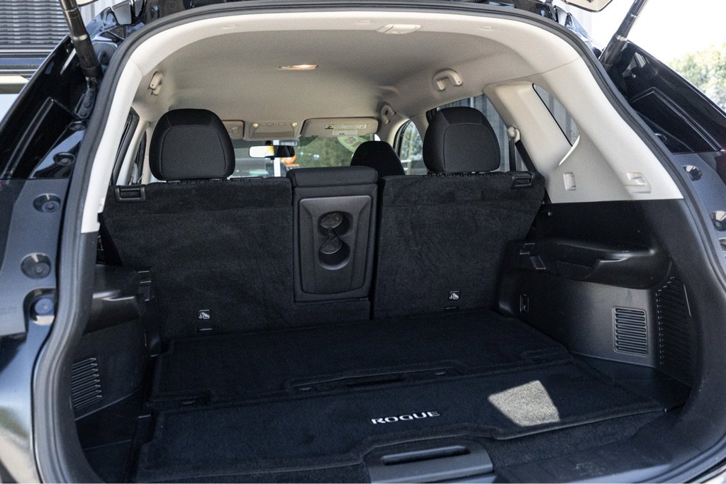 Used 2018 Nissan Rogue SV image 10