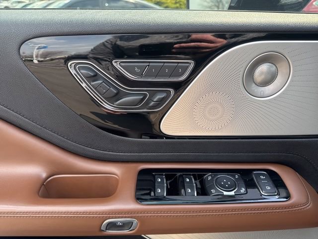 Used 2022 Lincoln Aviator Reserve w/ Equipment Group 201A AWD/4WD image 23