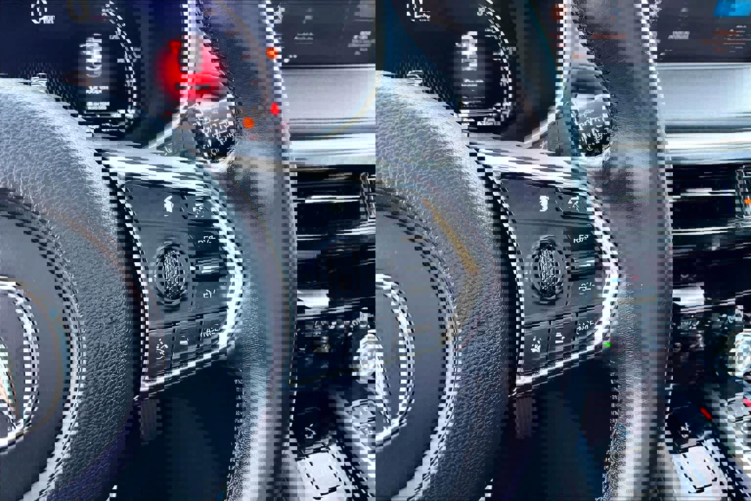 Used 2023 Acura MDX SH-AWD w/ Technology Package image 23