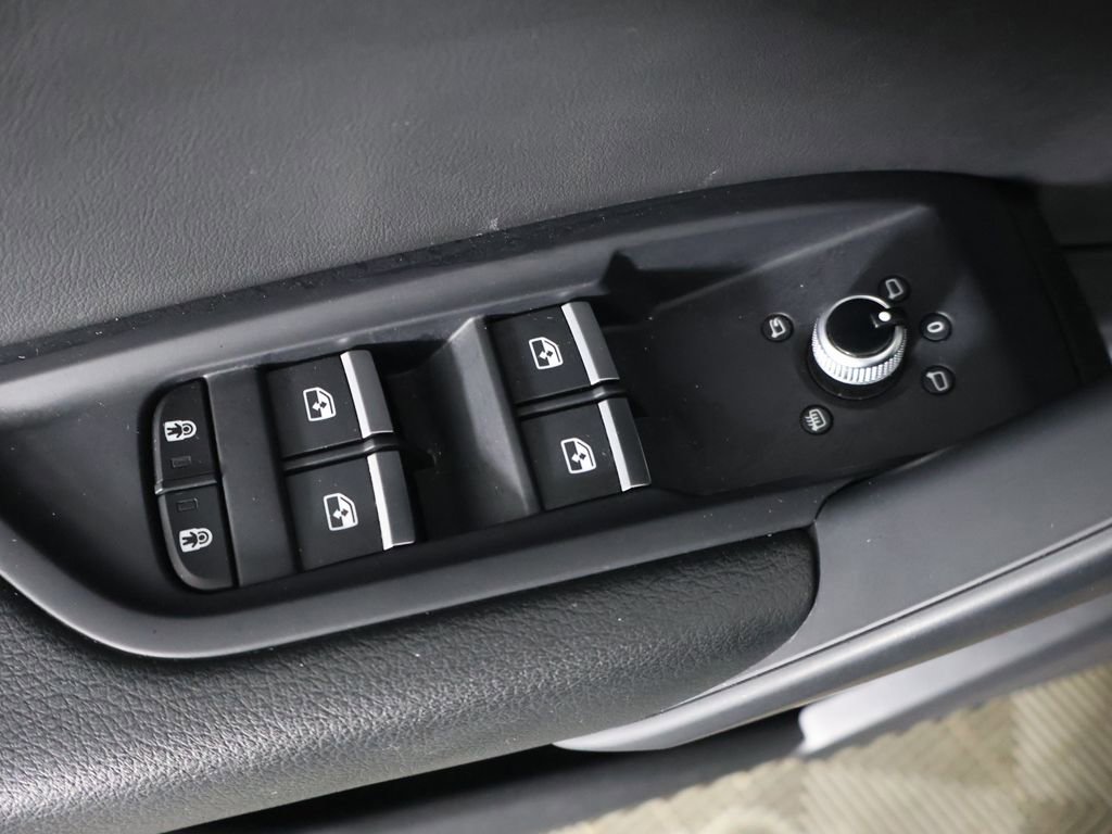 Used 2023 Audi Q5 2.0T Premium w/ Convenience Package image 38