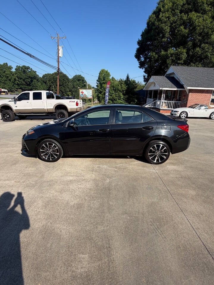 Used 2017 Toyota Corolla SE w/ Carpet Mat Package (TMS) FWD image 2