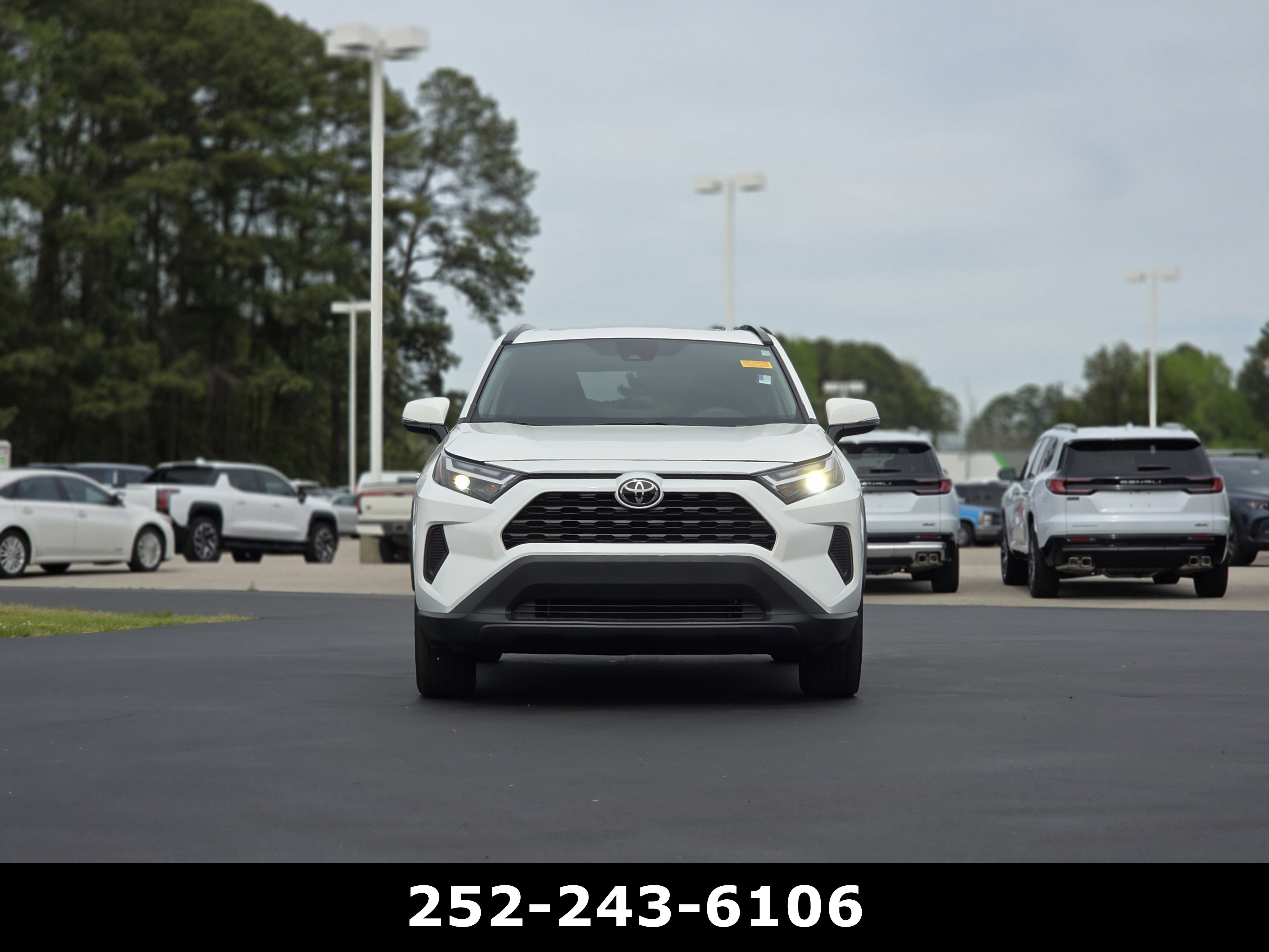 Used 2024 Toyota RAV4 XLE w/ Convenience Package image 2