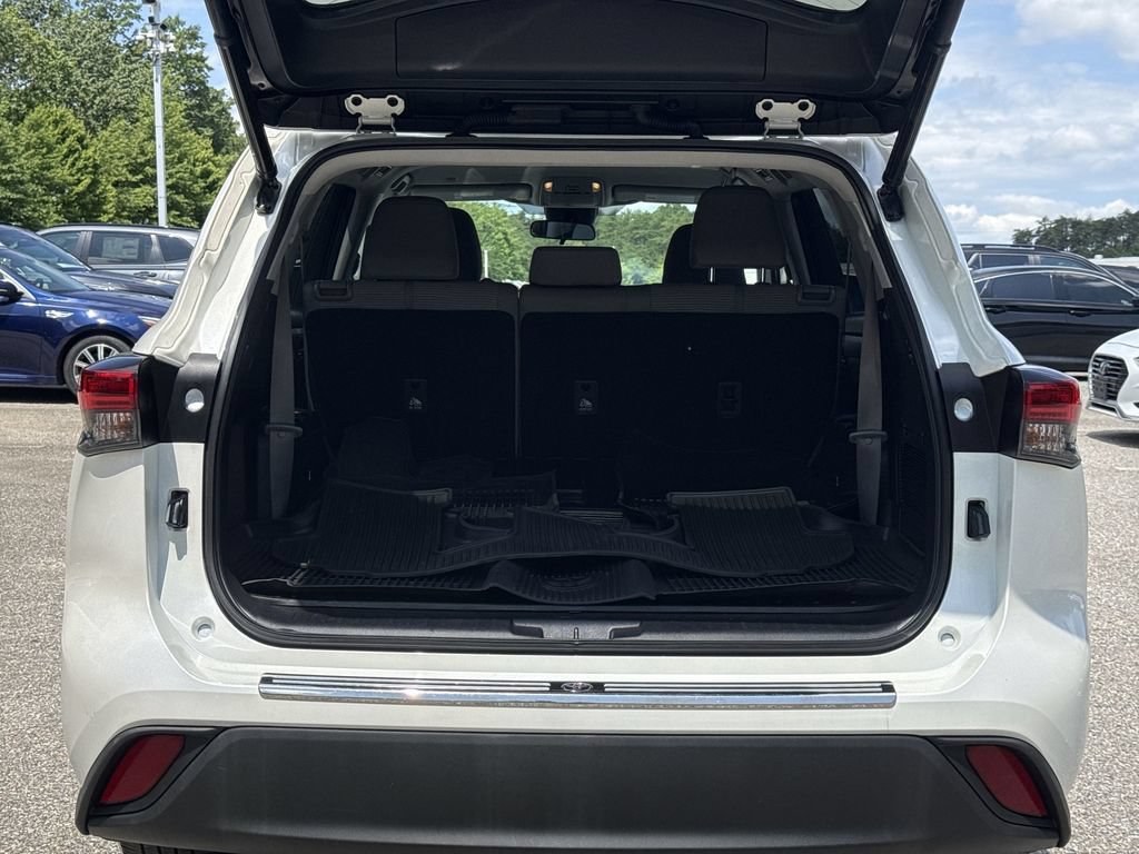 Used 2021 Toyota Highlander LE AWD/4WD image 19
