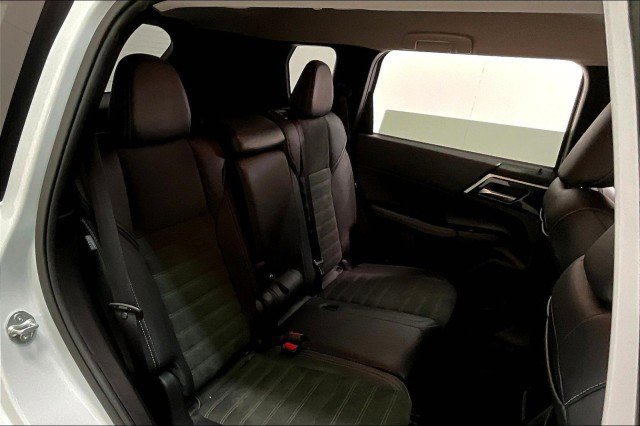 Used 2024 Mitsubishi Outlander SE image 26