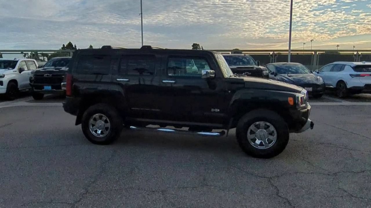 Used 2009 HUMMER H3 Luxury AWD/4WD image 9