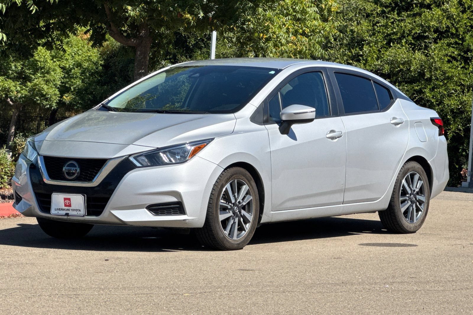 Used 2021 Nissan Versa SV FWD image 8