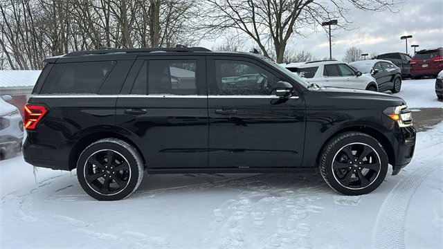 Used 2023 Ford Expedition Limited image 28