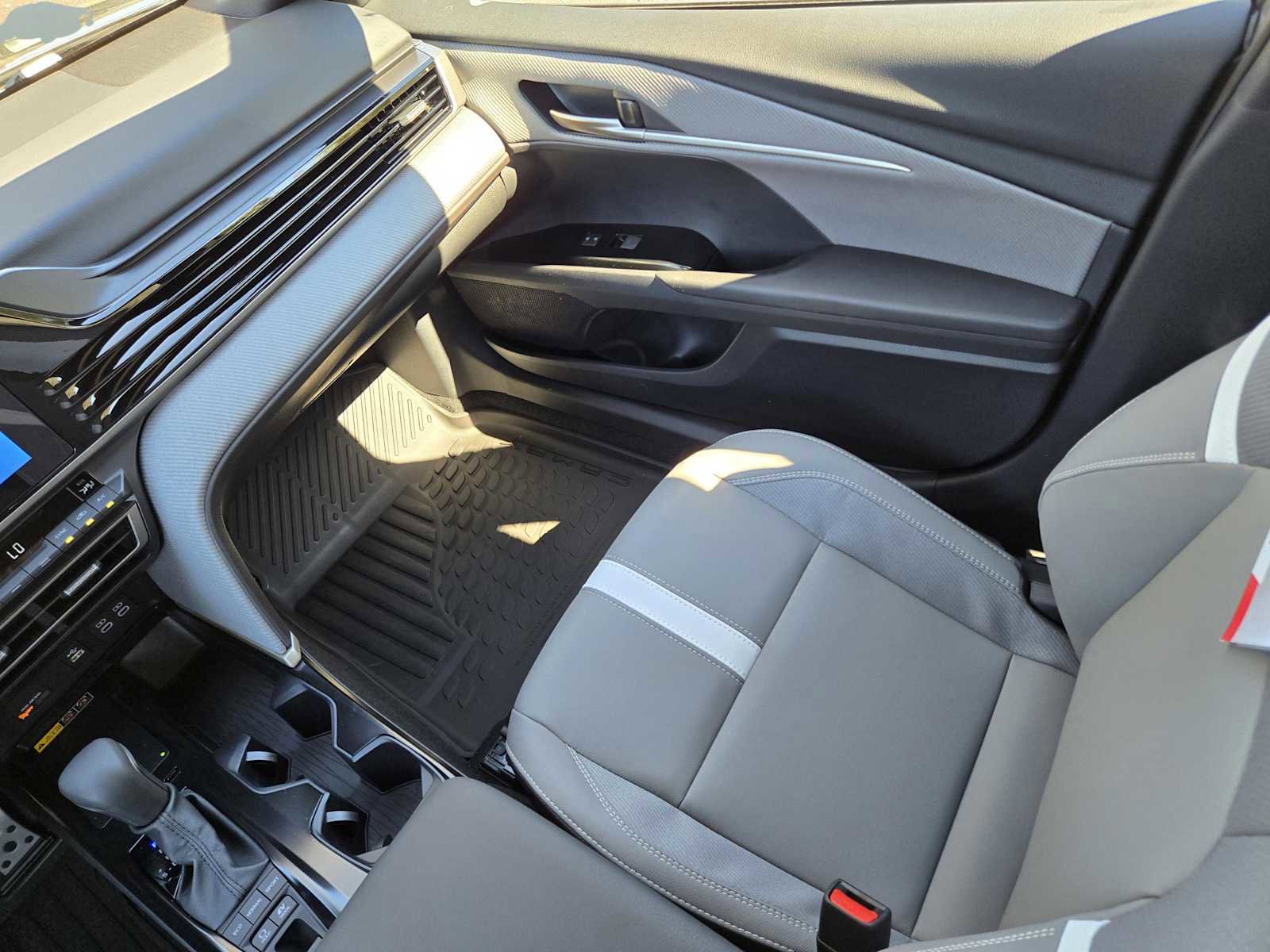 Used 2026 Toyota Camry SE w/ Convenience Package image 12