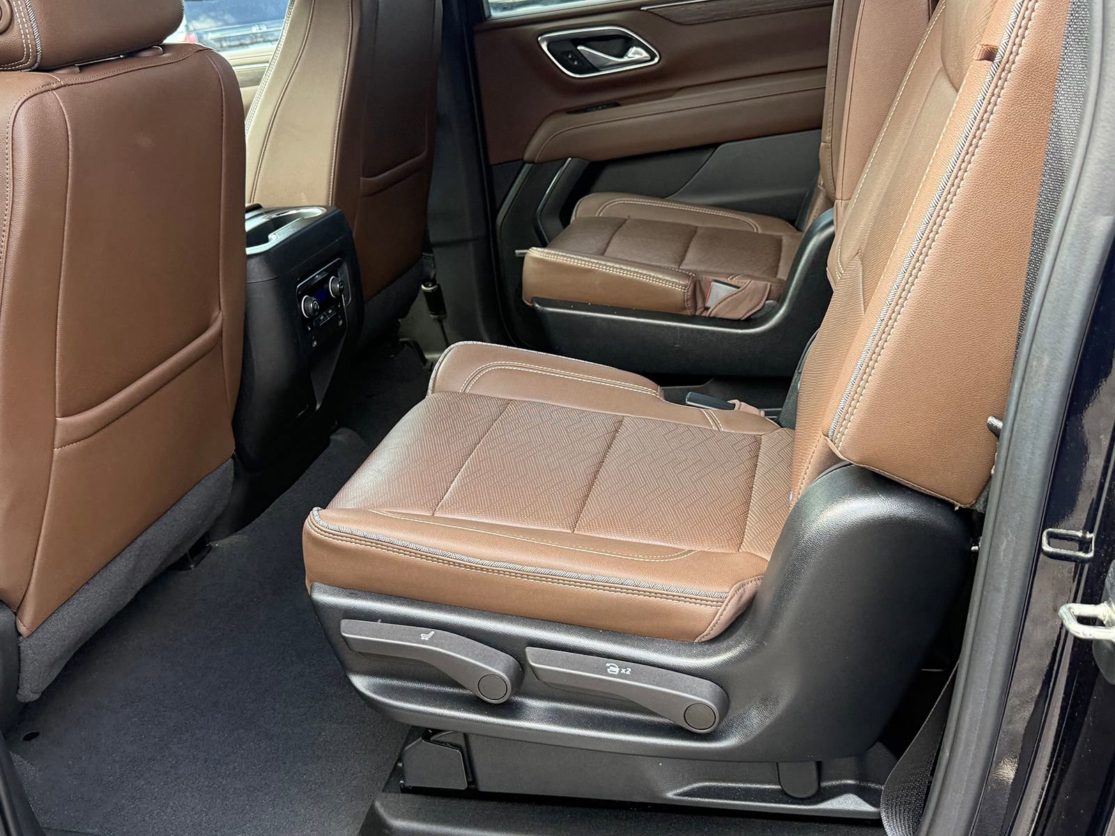 Used 2023 Chevrolet Suburban High Country image 19