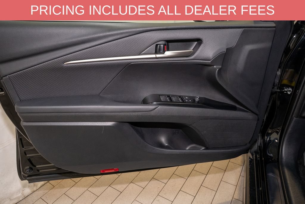 Used 2025 Toyota Camry SE FWD image 11