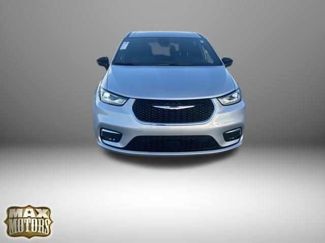 New 2026 Chrysler Pacifica Select image 2