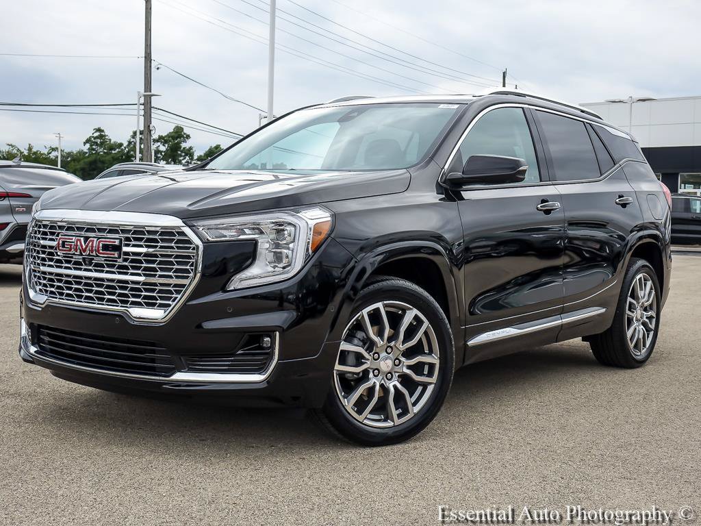 Used 2024 GMC Terrain Denali w/ Denali Premium Package AWD/4WD image 2