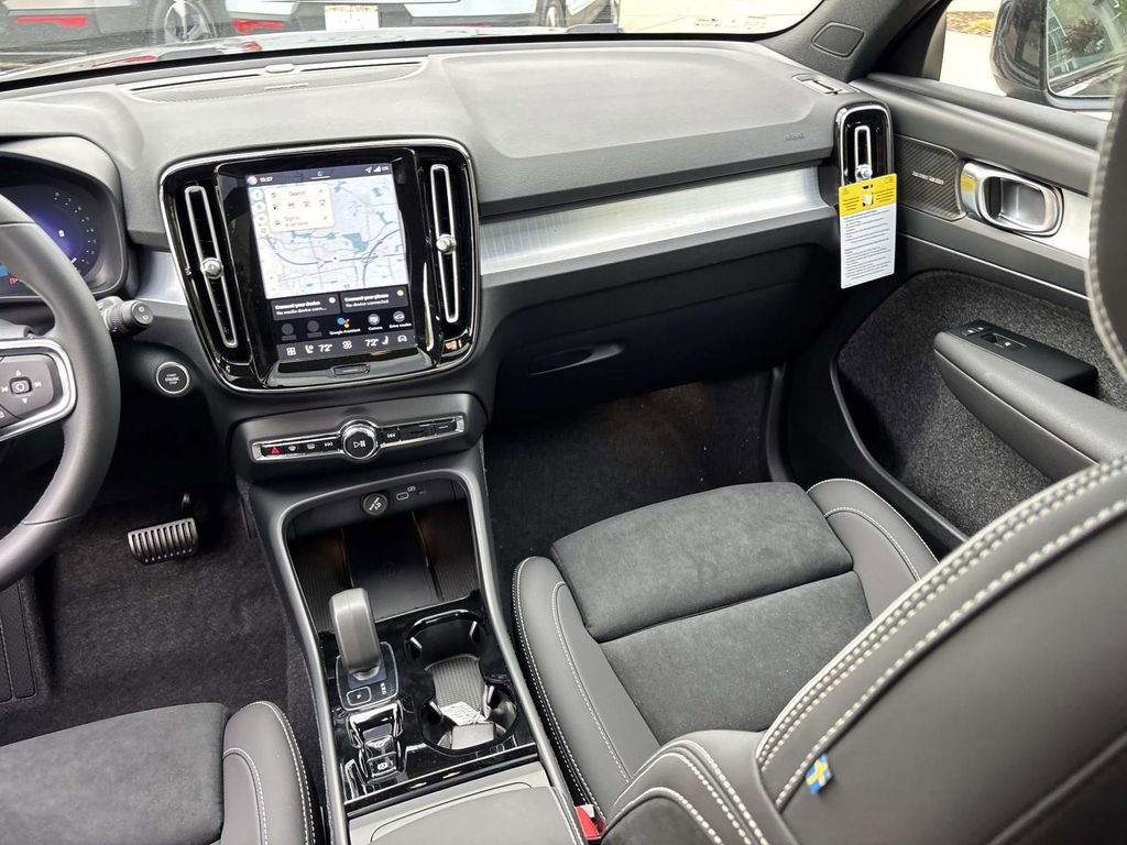 New 2026 Volvo XC40 B5 Ultra w/ Protection Package Premier image 31