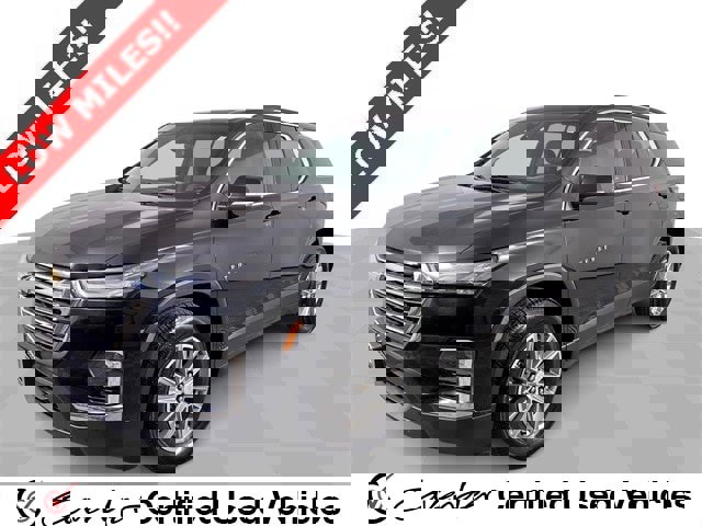 Used 2023 Chevrolet Traverse LT image 1