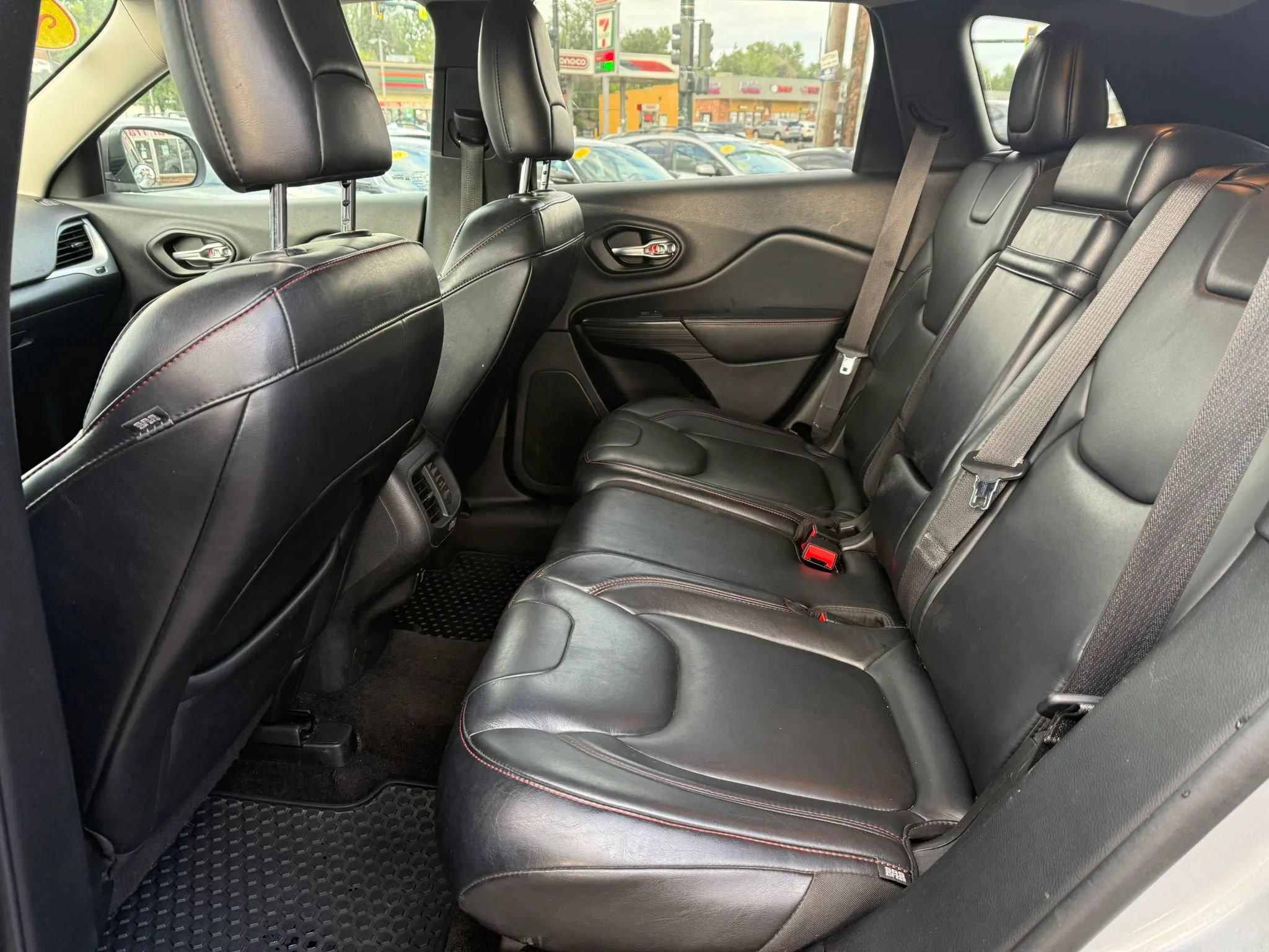 Used 2014 Jeep Cherokee Trailhawk w/ Comfort/Convenience Group AWD/4WD image 13