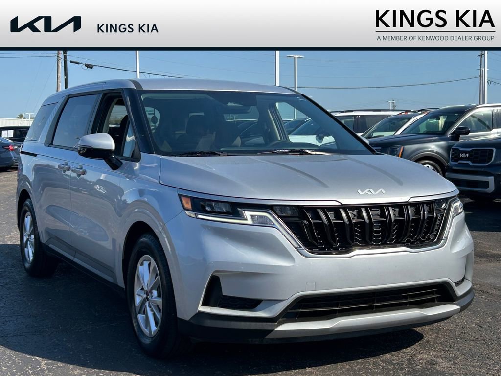 Used 2023 Kia Carnival LX FWD image 1