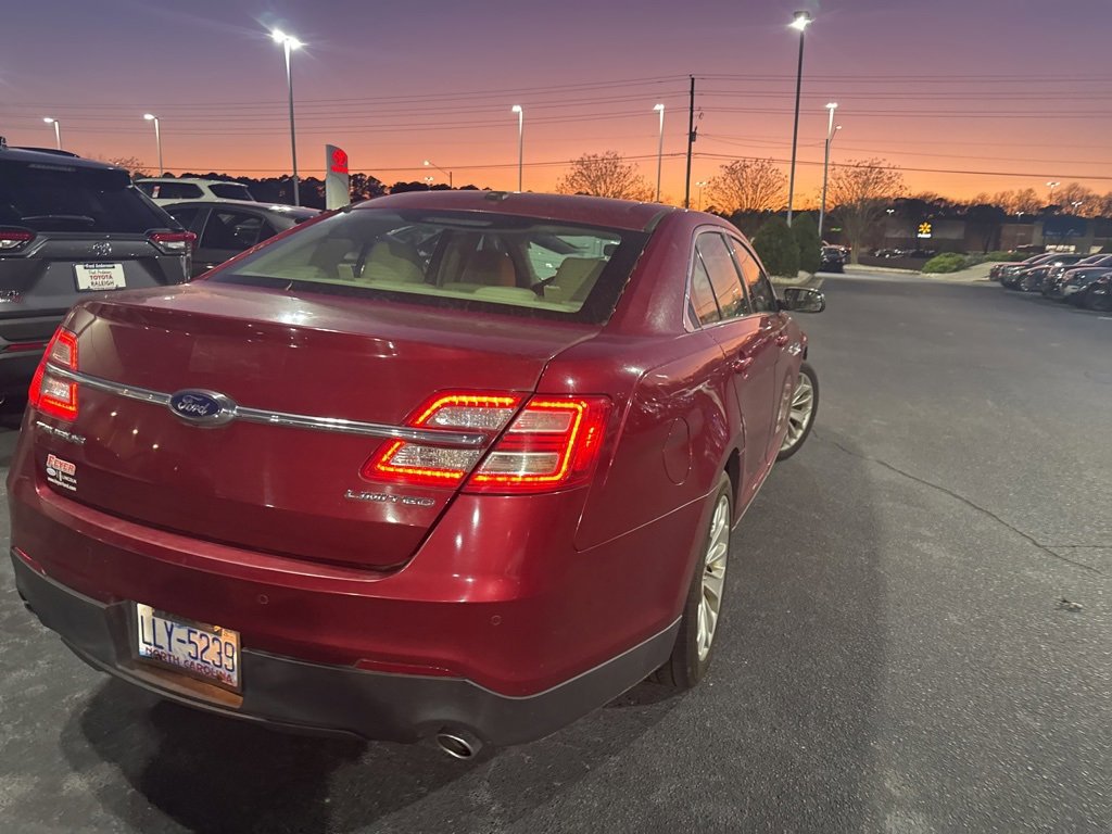 Used 2016 Ford Taurus Limited image 3