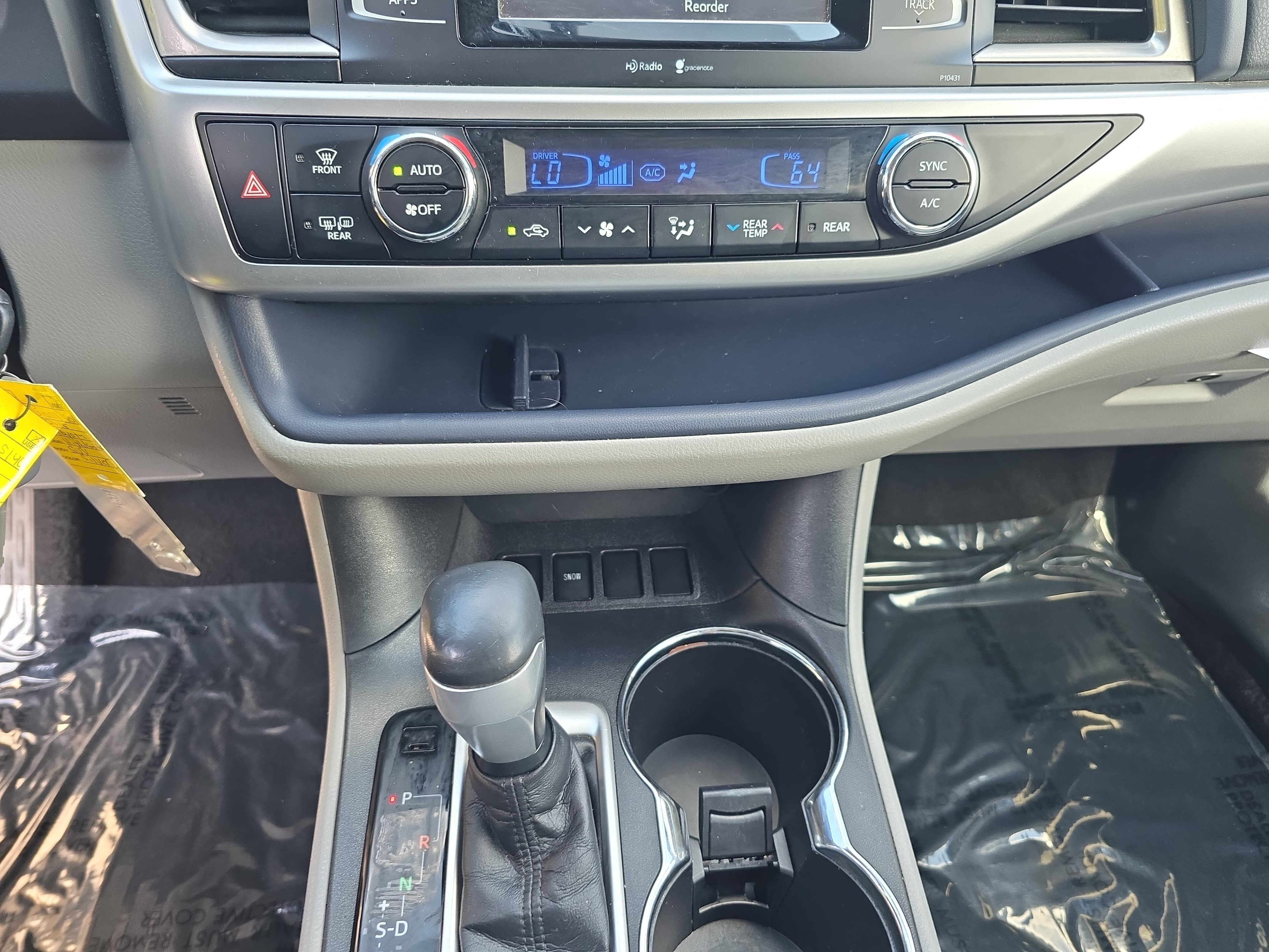 Used 2015 Toyota Highlander Plus FWD image 25