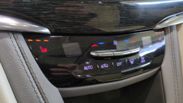 Used 2021 Cadillac XT6 Premium Luxury w/ LPO, Floor Liner Package AWD/4WD image 31