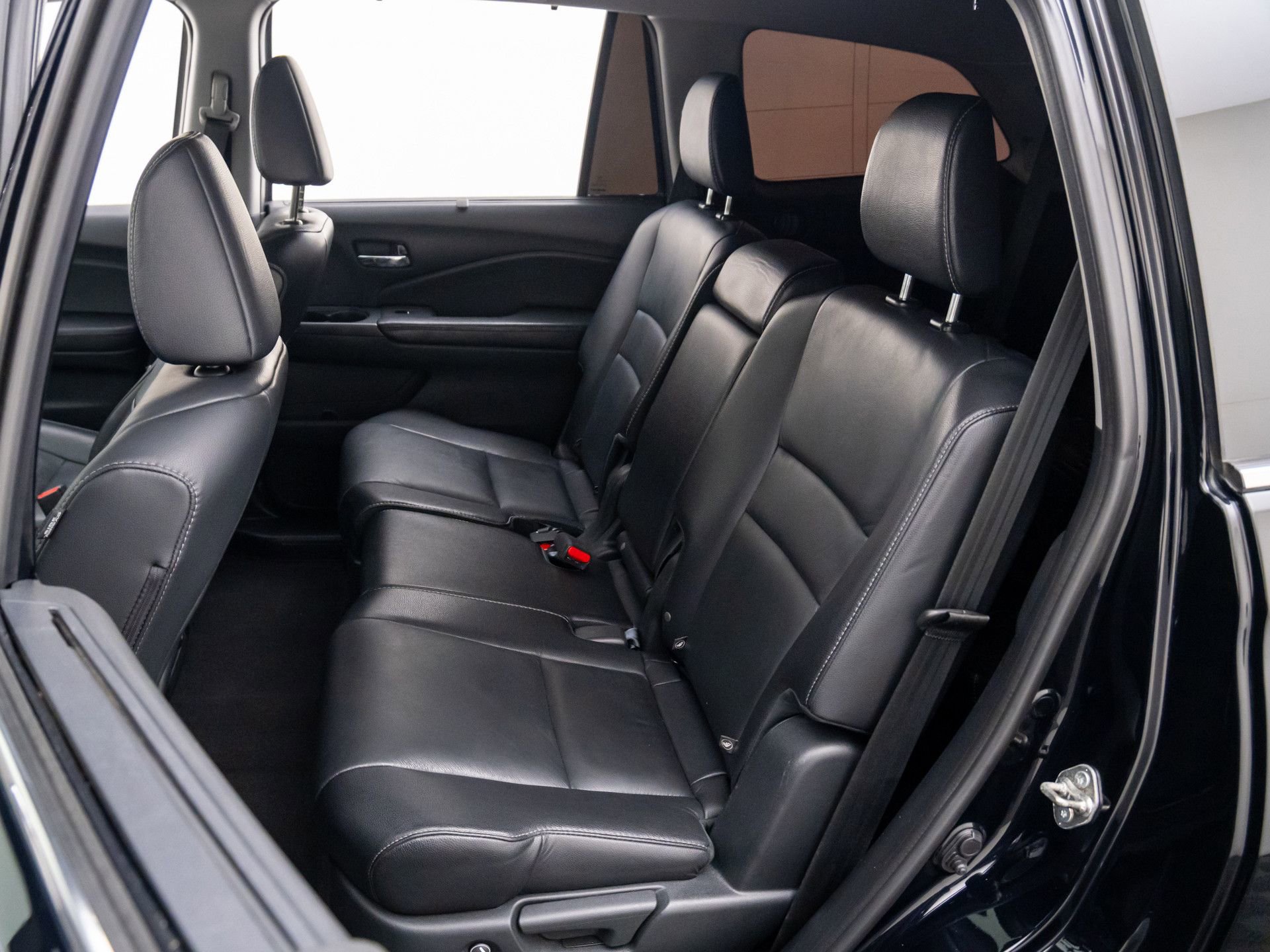 Used 2018 Honda Pilot Touring image 16